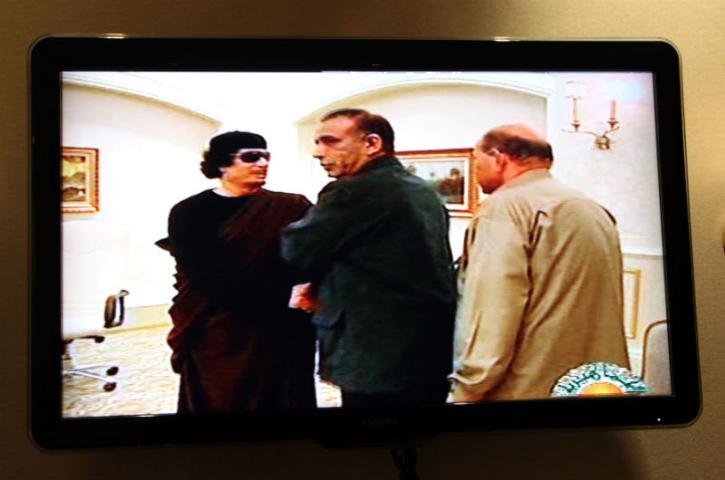 TV estatal da L&iacute;bia mostra imagens de Kadhafi