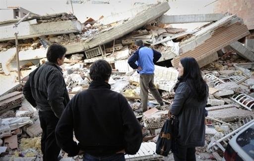 Espanha acorda em choque ap&oacute;s terremoto que deixou oito mortos