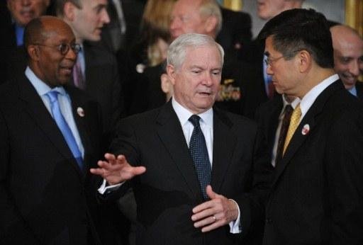 Robert Gates (C) manifestou preocupa&ccedil;&atilde;o com membros da Marinha americana 