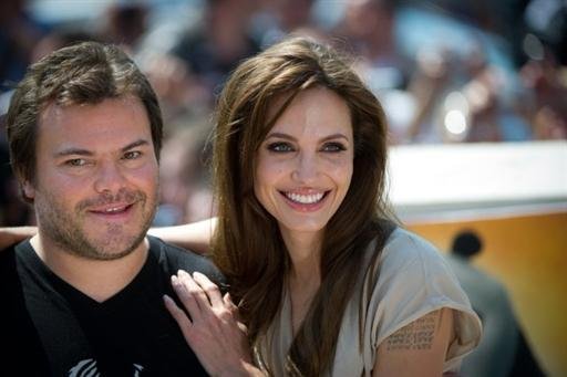 Angelina Jolie e Jack Black buscam a paz interior em Kung Fu Panda II