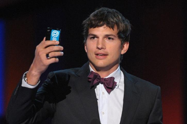 Ashton Kutcher ser&aacute; o novo astro de Two and a Half Men