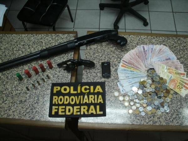 Pol&iacute;cia recupera dinheiro levado de pra&ccedil;a de ped&aacute;gio em Eldorado do Sul