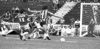 Renato em ação contra o Inter em 1986