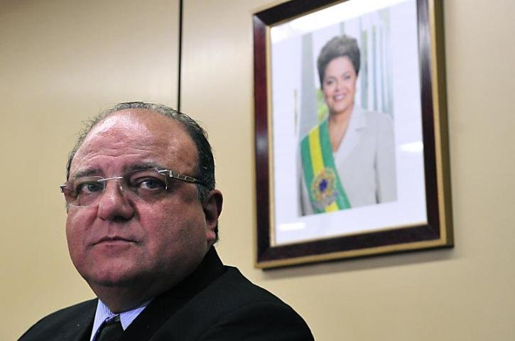 Vaccarezza, l&iacute;der do governo na C&acirc;mara, diz que Dilma est&aacute; bem de sa&uacute;de