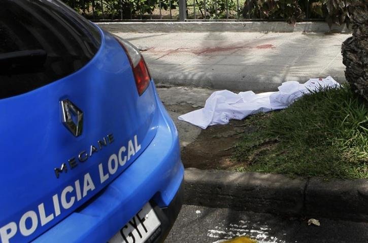 Homem saiu de estabelecimento comercial exibindo a cabe&ccedil;a da v&iacute;tima