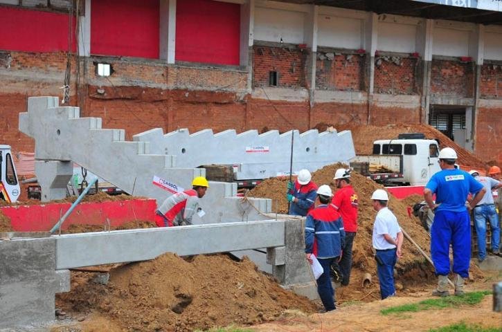 Em comunicado, clube revela ter recebido duas propostas e que Andrade Gutierrez tocar&aacute; obras
