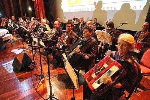 Orquestra Sinf&ocirc;nica Potiguar, com destaque para os acorde&otilde;es, abriu o evento na capital do Rio Grande do Norte