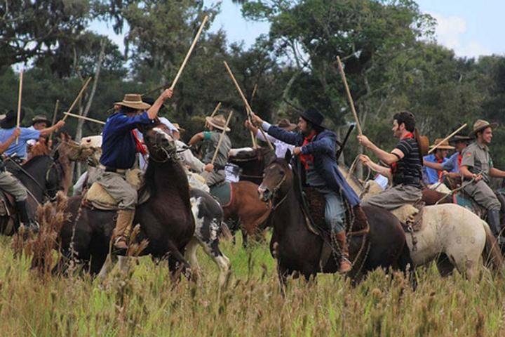 Antes mesmo de chegar aos cinemas, Os Senhores da Guerra j&aacute; est&aacute; movimentando o munic&iacute;pio de Santa Maria