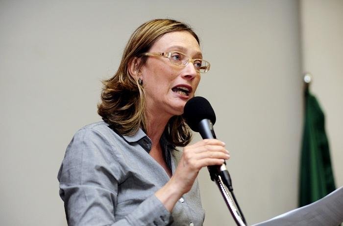 Maria do Ros&aacute;rio diz que obras de Copa e Olimp&iacute;adas devem respeitar direito social