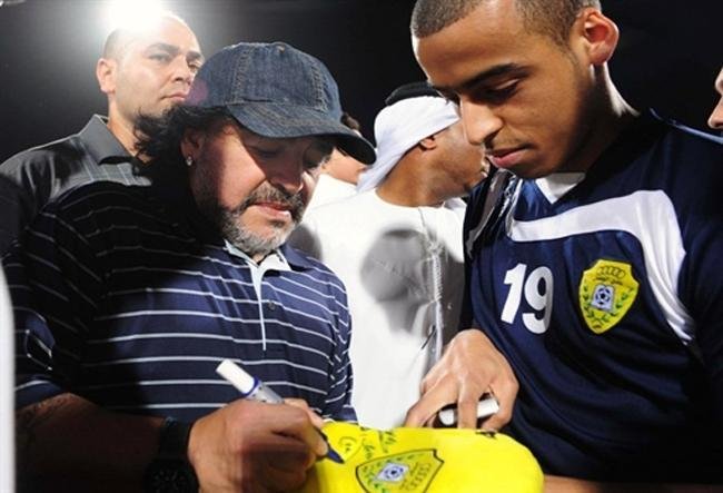 Maradona foi apresentado &agrave; torcida