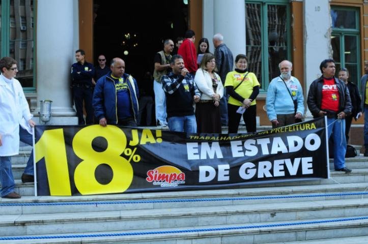 Fortunati nega aumento de 18% a municip&aacute;rios em greve