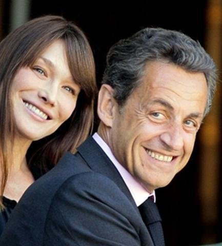 Pai de Sarkozy confirma gravidez de Carla Bruni