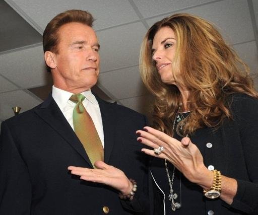 Schwarzenegger admite ter tido filho com amante