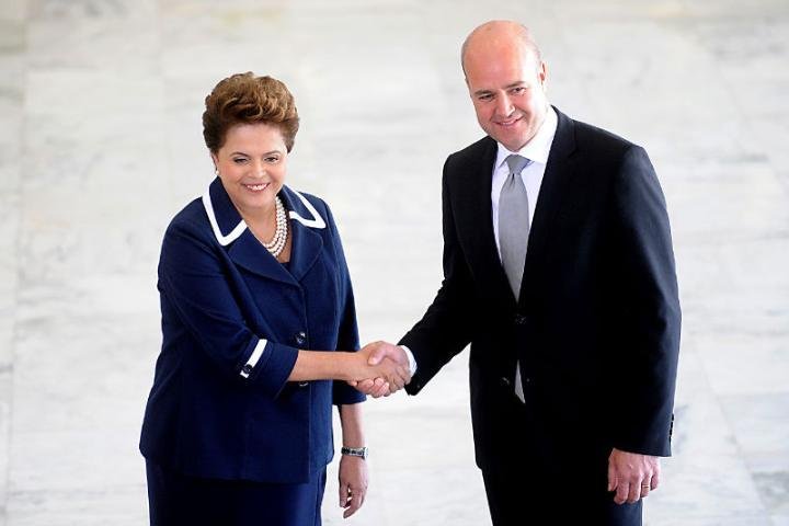 Antes de encontrar premi&ecirc; sueco, Dilma garante estar livre da pneumonia