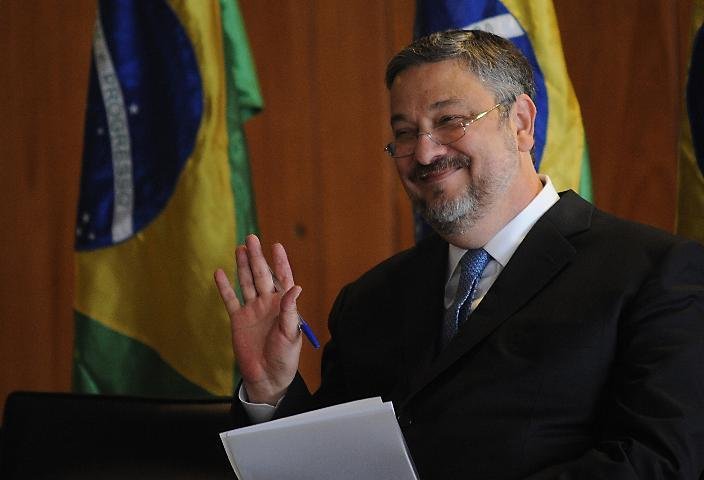 Em explica&ccedil;&atilde;o a senadores, Palocci cita ex-presidentes do BC