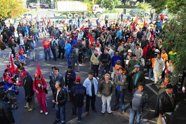 Mais de 3 mil agricultores ligados &agrave; Via Campesina est&atilde;o reunidos no Minist&eacute;rio da Fazenda