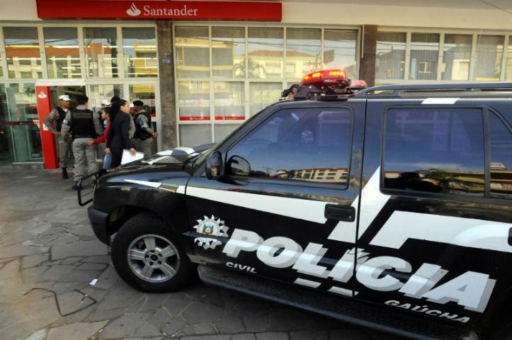 Imagens podem ajudar a identificar grupo que atacou banco