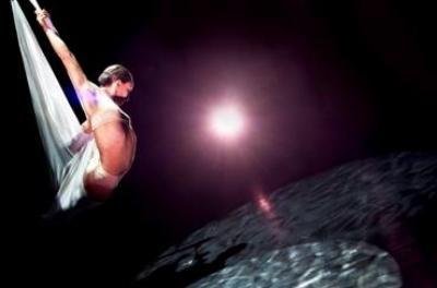Grupo italiano Katakl&ograve; apresenta show com ginastas ol&iacute;mpicos na Capital