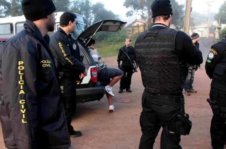 Presos suspeitos de comandar o tr&aacute;fico na Vila dos Sargentos