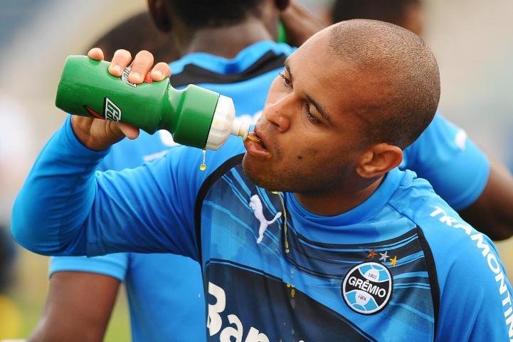 D&iacute;vida entre Panathinaikos e Gabriel pode complicar renova&ccedil;&atilde;o com o Gr&ecirc;mio