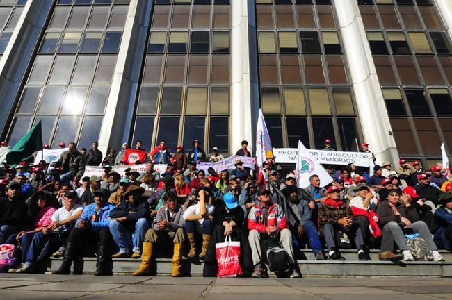 	Via Campesina promete desocupar pr&eacute;dio da Receita Federal hoje