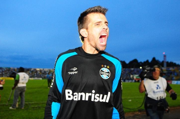 Victor comemora convoca&ccedil;&atilde;o e diz que espera fazer por merecer