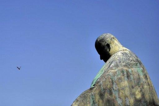 Est&aacute;tua de Jo&atilde;o Paulo II causa pol&ecirc;mica em Roma