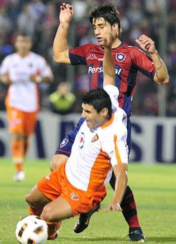 Cerro bate Jaguares e pega Santos nas semifinais da Libertadores da Am&eacute;rica