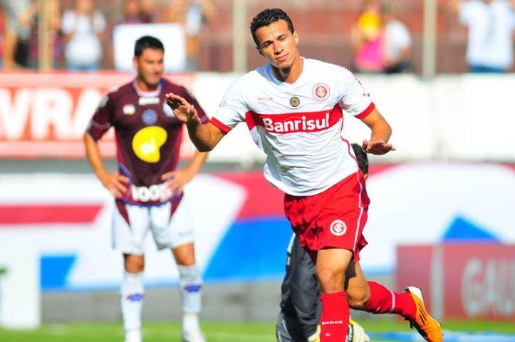Empres&aacute;rio faz plano para que Dami&atilde;o fique no Inter sem perder dinheiro