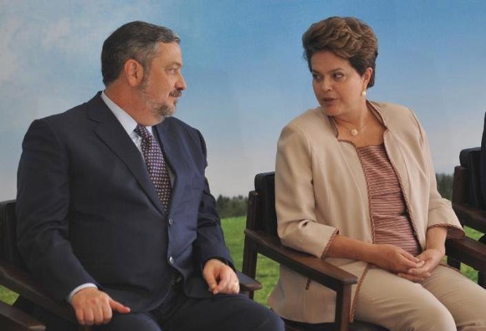 Ministros defendem Palocci contra ataques da oposi&ccedil;&atilde;o sobre enriquecimento