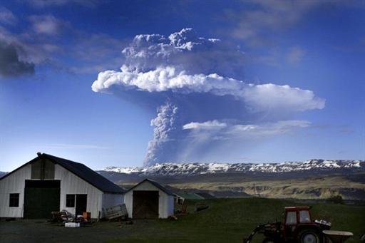 Vulc&atilde;o entra em erup&ccedil;&atilde;o na Isl&acirc;ndia