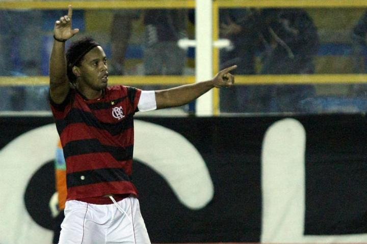 Ronaldinho marca, e Flamengo come&ccedil;a Brasileir&atilde;o com goleada