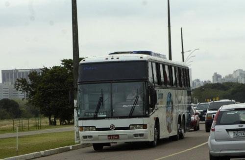 Presen&ccedil;a dos coletivos gera engarrafamentos, dizem usu&aacute;rios da via