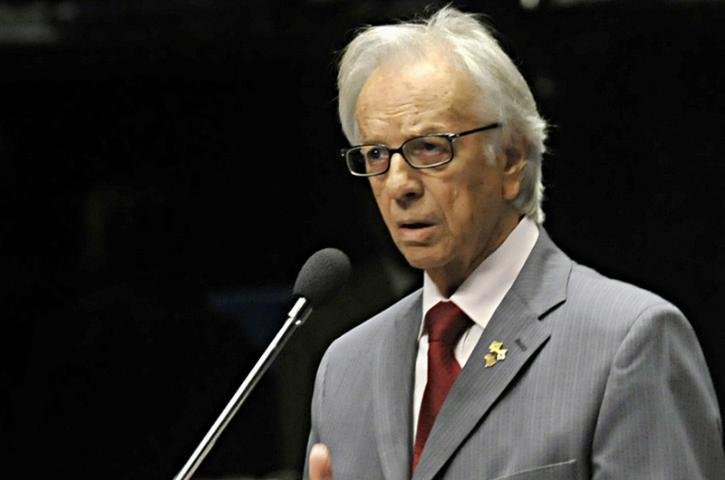 Ex-presidente dever&aacute; permanecer licenciado do Senado pelos pr&oacute;ximos 30 dias