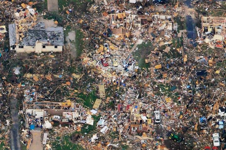 Seguem buscas a v&iacute;timas dos tornados nos EUA em meio a tempestades