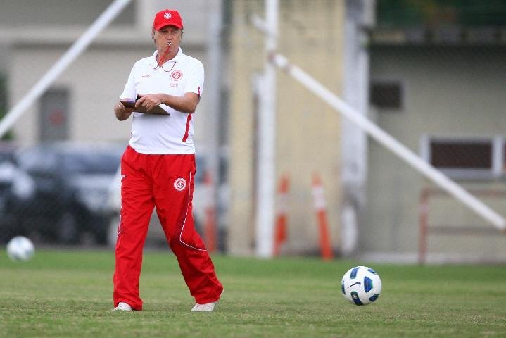 Falc&atilde;o trabalha para dar objetividade ao time do Inter