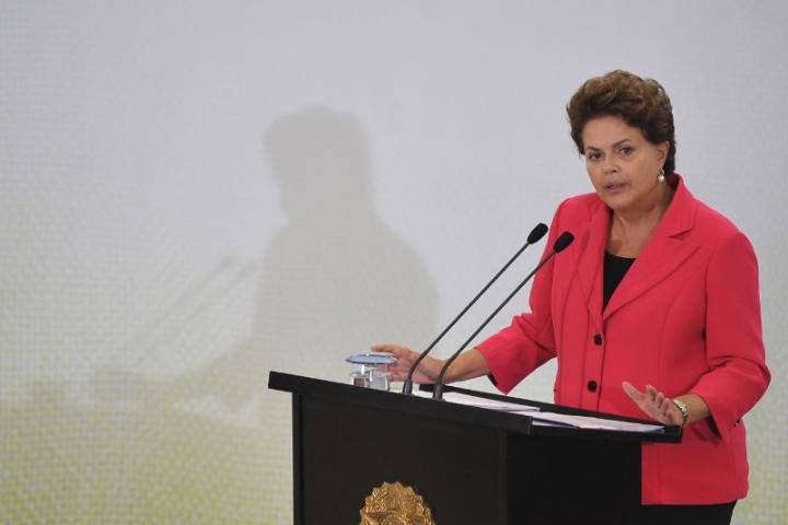 Dilma critica kit anti-homofobia preparado pelo MEC