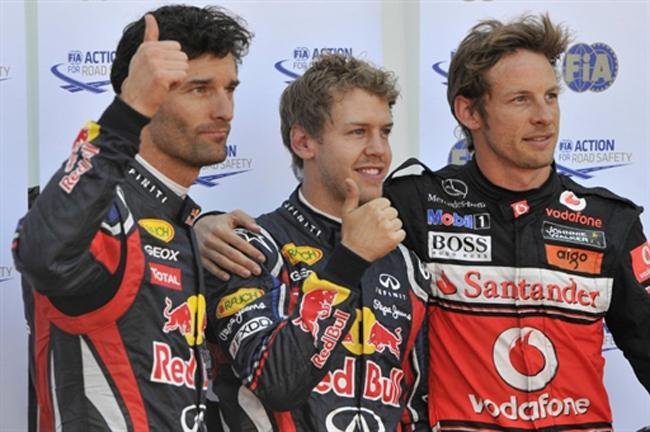 Sebastian Vettel posa entre Mark Webber e Jenson Button