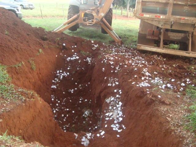 Medicamentos desenterrados em fazenda no Norte ga&uacute;cho estavam vencidos