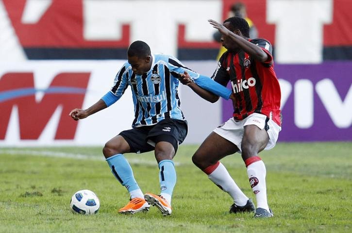 Atl&eacute;tico marca contra e Gr&ecirc;mio vence na Arena da Baixada