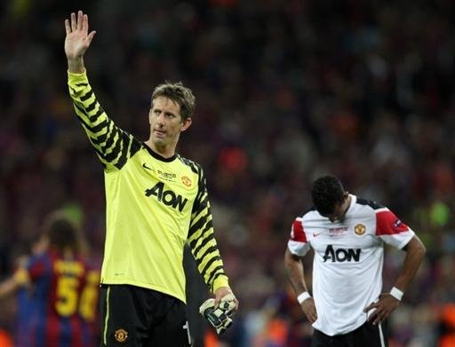 "Tive uma grande carreira", diz Van der Sar em despedida