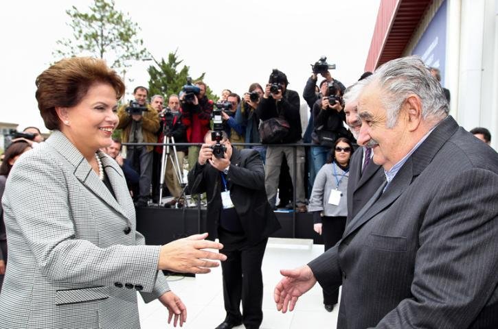 Dilma Rousseff chega ao Uruguai para assinar acordos de coopera&ccedil;&atilde;o