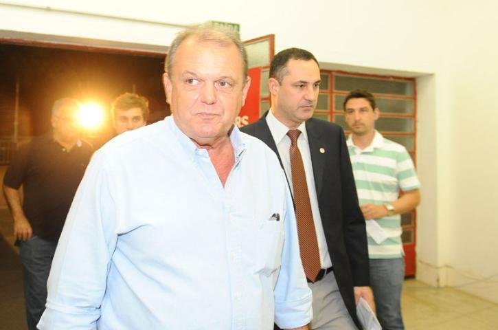 Contas da gest&atilde;o de Piffero s&atilde;o aprovadas com duas ressalvas