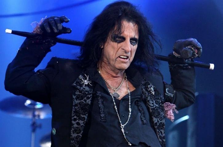 Alice Cooper mostra seu rock horror show em Porto Alegre nesta ter&ccedil;a