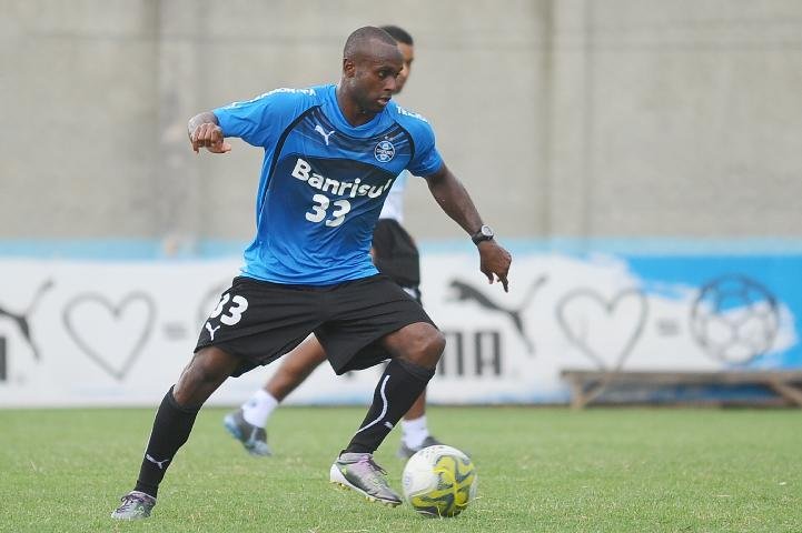 Vin&iacute;cius Pacheco recebe sondagem e pode deixar o Gr&ecirc;mio