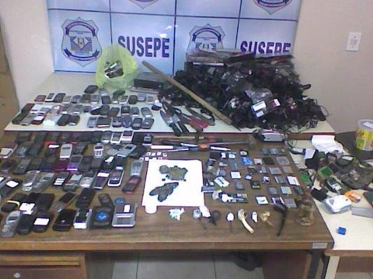 Mais de 100 celulares s&atilde;o apreendidos no Instituto Penal de Viam&atilde;o