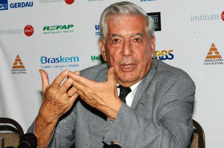 Vargas Llosa ataca jornal peruano que publica suas colunas