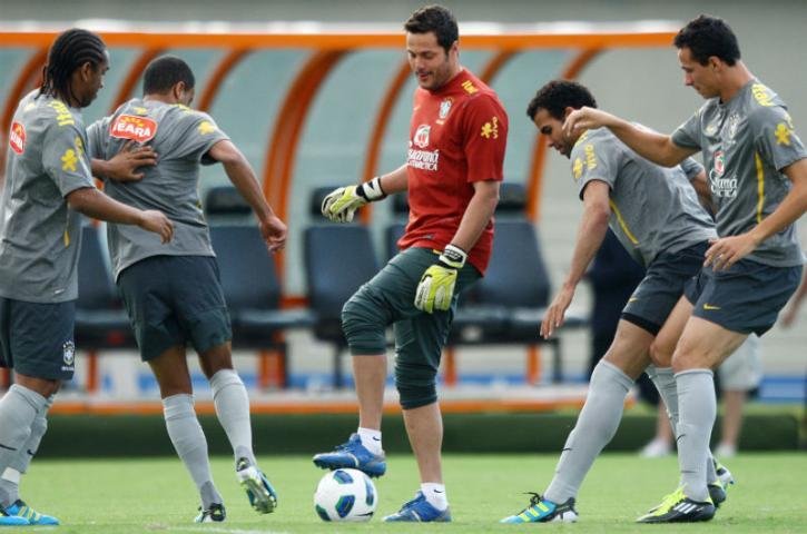 Sele&ccedil;&atilde;o Brasileira come&ccedil;a treinos para amistoso