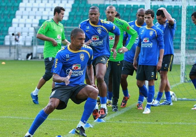 Devido &agrave; neblina, voo de Gilberto Silva n&atilde;o tem previs&atilde;o chegada a Porto Alegre