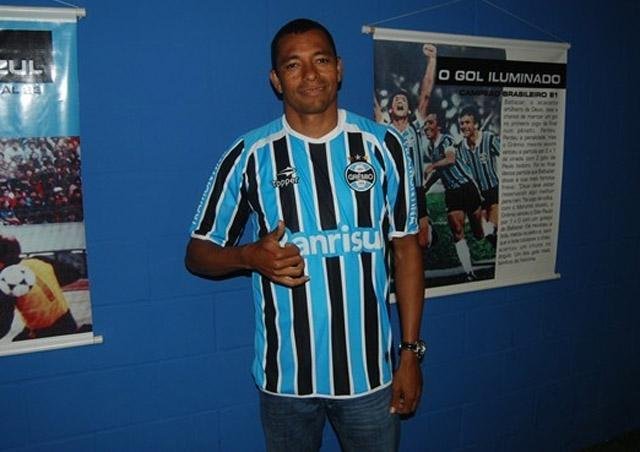 Gilberto Silva destaca carinho da torcida ao vestir camisa do Gr&ecirc;mio